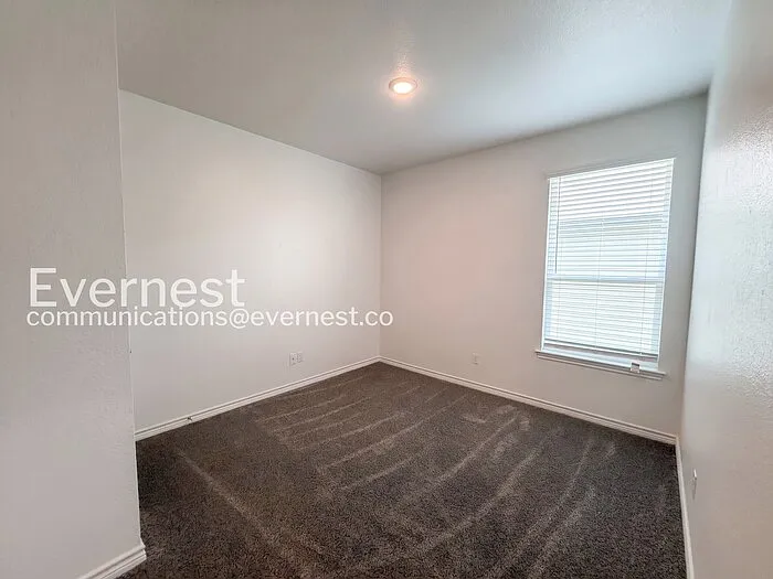 2231 Hornbeam St — Photo 9