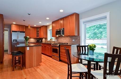 3rd image of 2039 Glen Oak Dr
