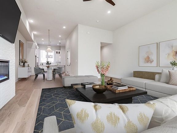 5th image of 250 E Dallas St #124