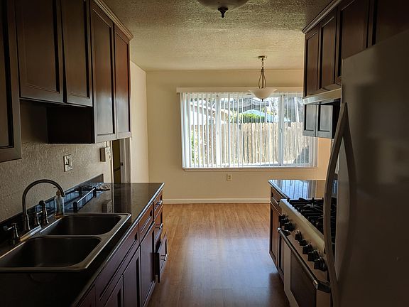 4th image of 15 Clarence Ct
