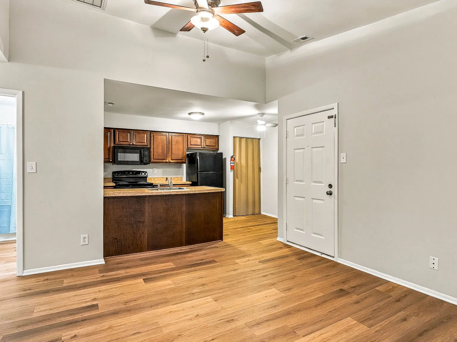 2 bed, 835 sqft, $1,900 — Photo 3