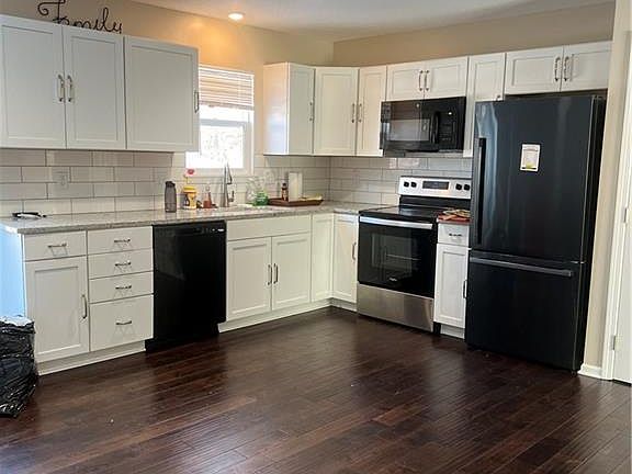 5th image of 216 Crestview Dr