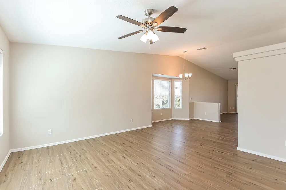 4 bed, 2.0 bath, 1851 sqft, $2,015 — Photo 4