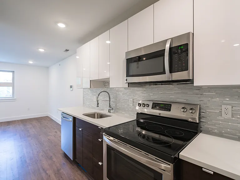 1155 S 15th St — Photo 9