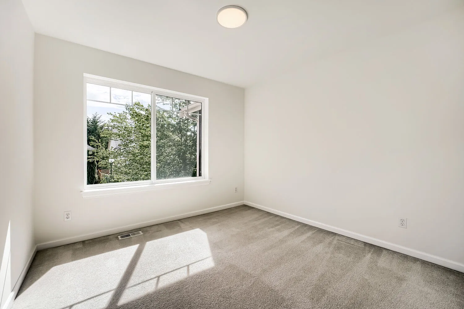 4 bed, 2790 sqft, $3,990 — Photo 4