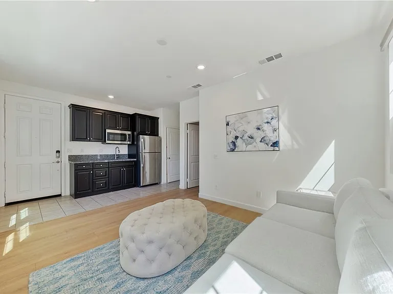 6956 La Rochelle Way — Photo 8