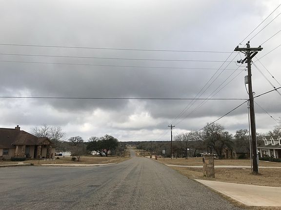 5th image of 302 Rosewood Dr