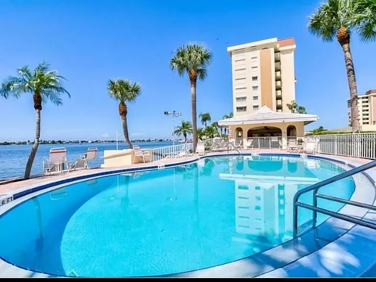 4550 Cove Cir #808 — Photo 16
