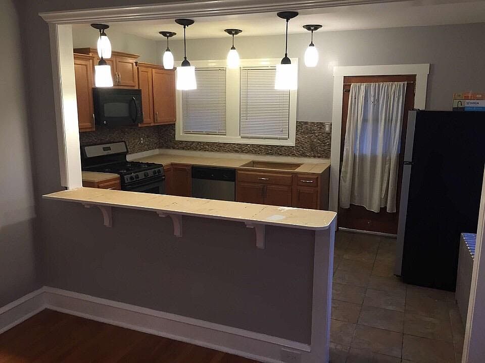 Kitchen, granite and recessed lighting