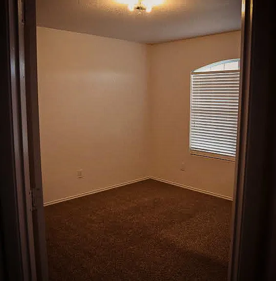 5208 Bridle Dr — Photo 3