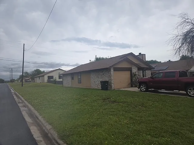 2101 Coach Dr — Photo 2