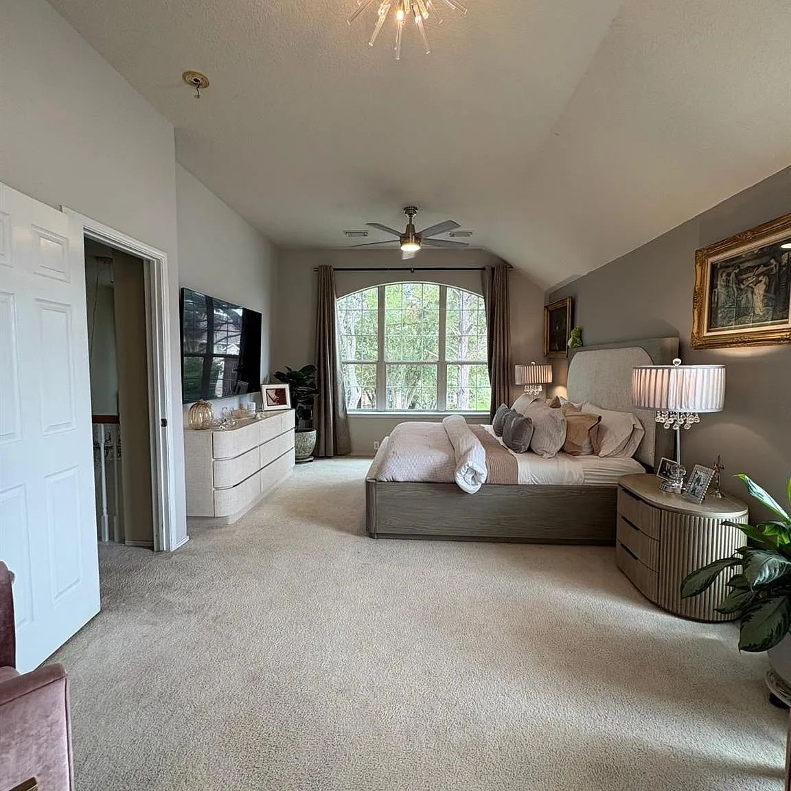 4 bed, 2.5 bath, 2528 sqft, $2,500 — Photo 3