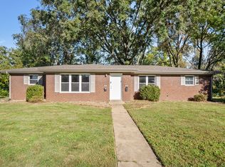 33-35 Saint George Dr, Belleville, IL 62221