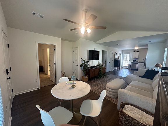 4th image of 514 W 21st St #1