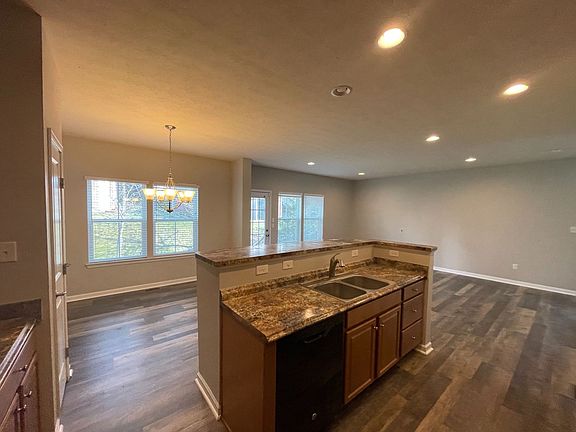 5th image of 794 Village Club Dr