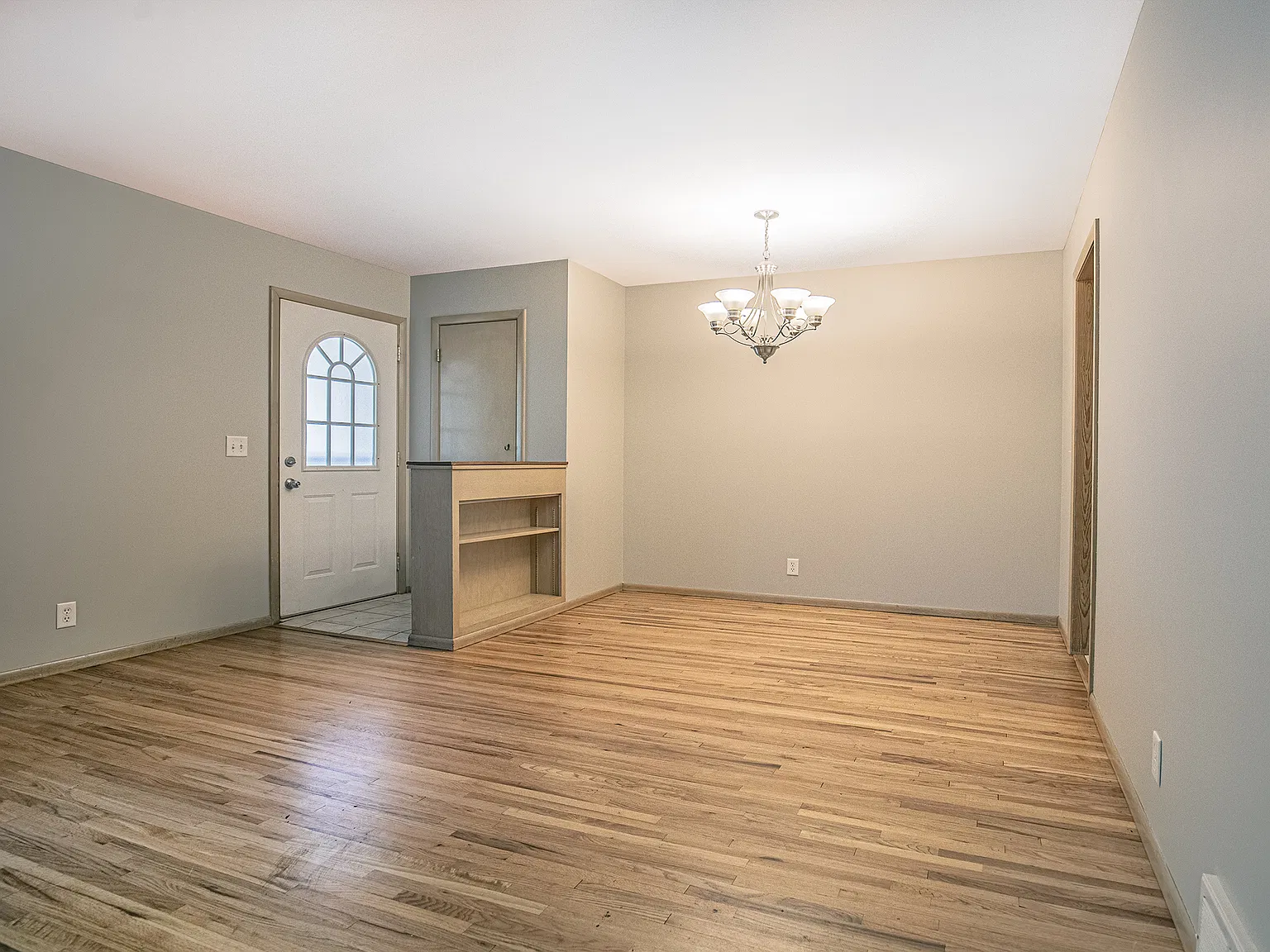 3 bed, 1.5 bath, 1409 sqft, $2,395 — Photo 2