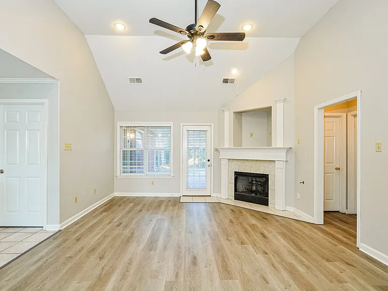 1550 Far Dr — Photo 5