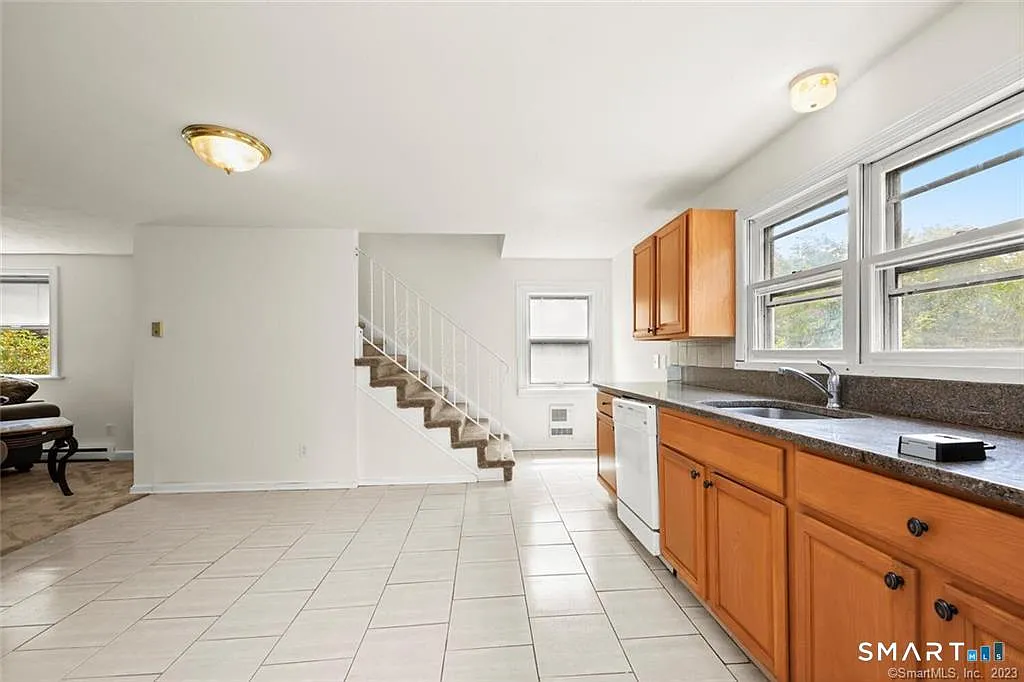2 bed, 1.0 bath, 1200 sqft, $3,500 — Photo 3