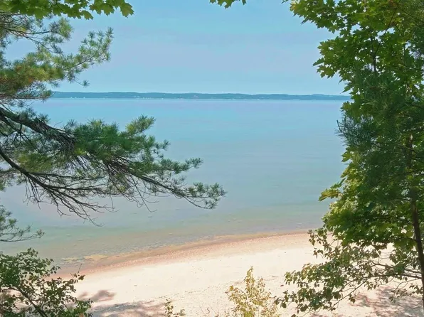 19171 Whispering Trl, Traverse City, MI 49686