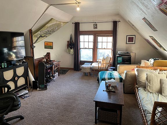 3rd image of 3039 N Frederick Ave Floor 3