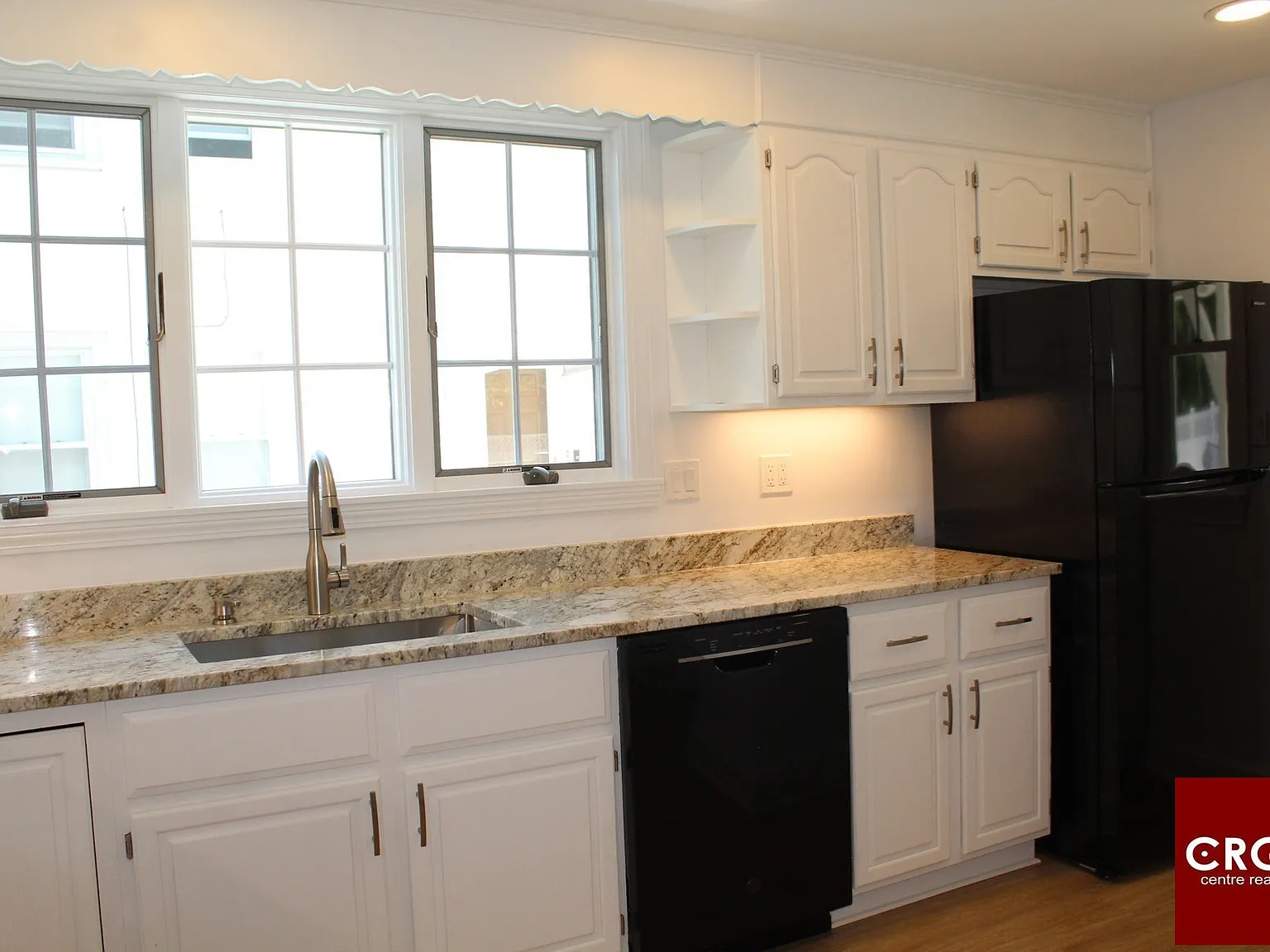 3 bed, 1.0 bath, 1200 sqft, $3,600 — Photo 3