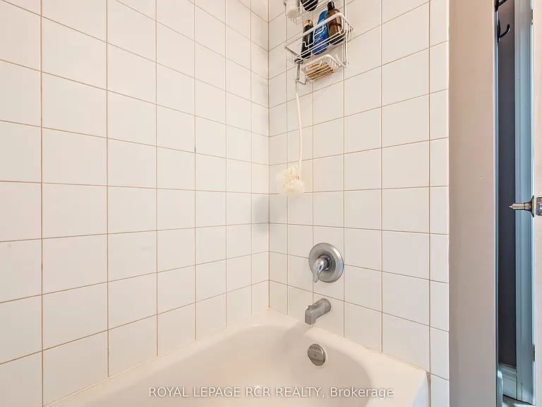 26 Sarah St — Photo 18