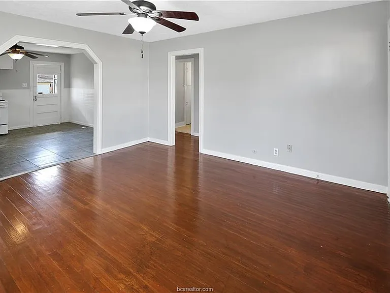 1504 Baker Ave — Photo 3