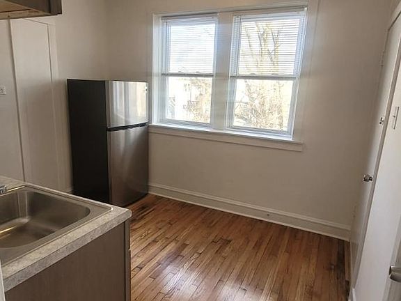 3rd image of 1107 N Avers Ave #3