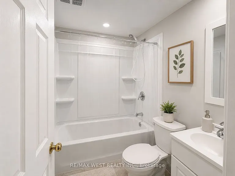 1191 Simcoe St S #LOWER — Photo 10