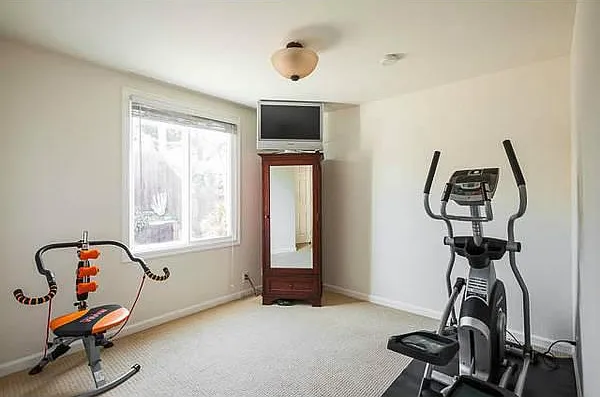 83 Carmel Ave — Photo 6
