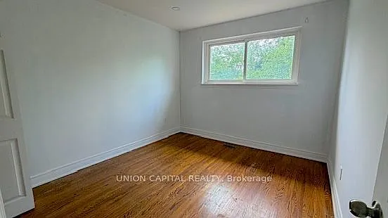 465 Hounslow Ave — Photo 2