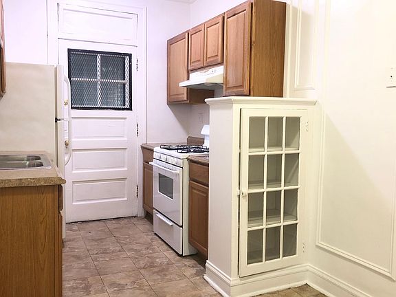3rd image of 1637 W Estes Ave #1