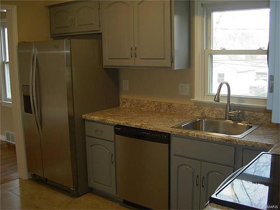 4th image of 9518 Erie Dr