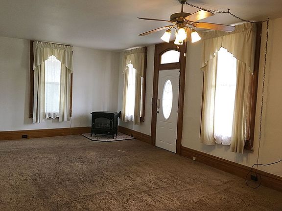 Living Room w/antique Trim
