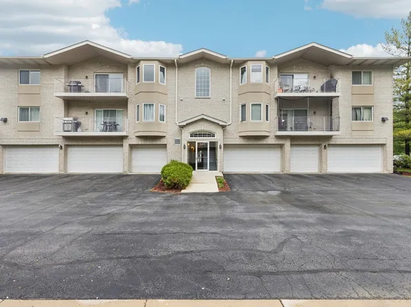 943 Elderberry Cir Unit 303, Naperville, IL 60563