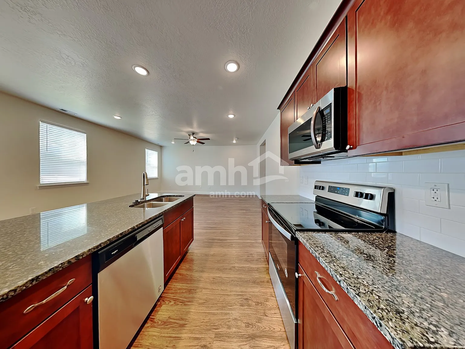 4 bed, 2.5 bath, 2101 sqft, $2,350 — Photo 4