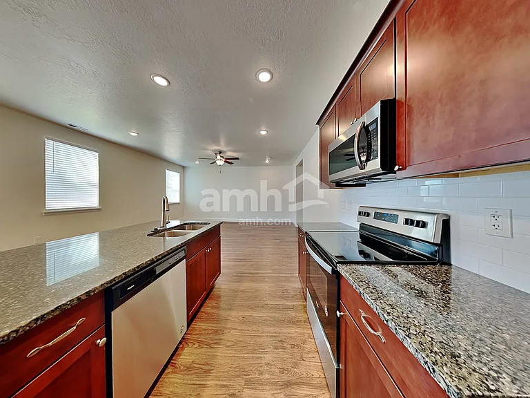 2382 E Buckskin Way — Photo 4