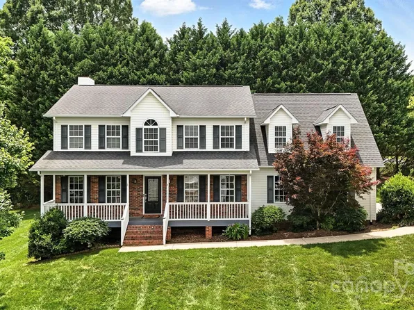 2367 24th Street Ln NE, Hickory, NC 28601