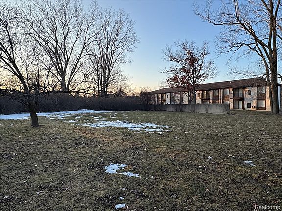 5th image of 28819 Lahser Rd