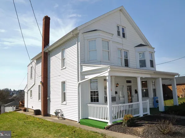 144 W High St, Red Lion, PA 17356