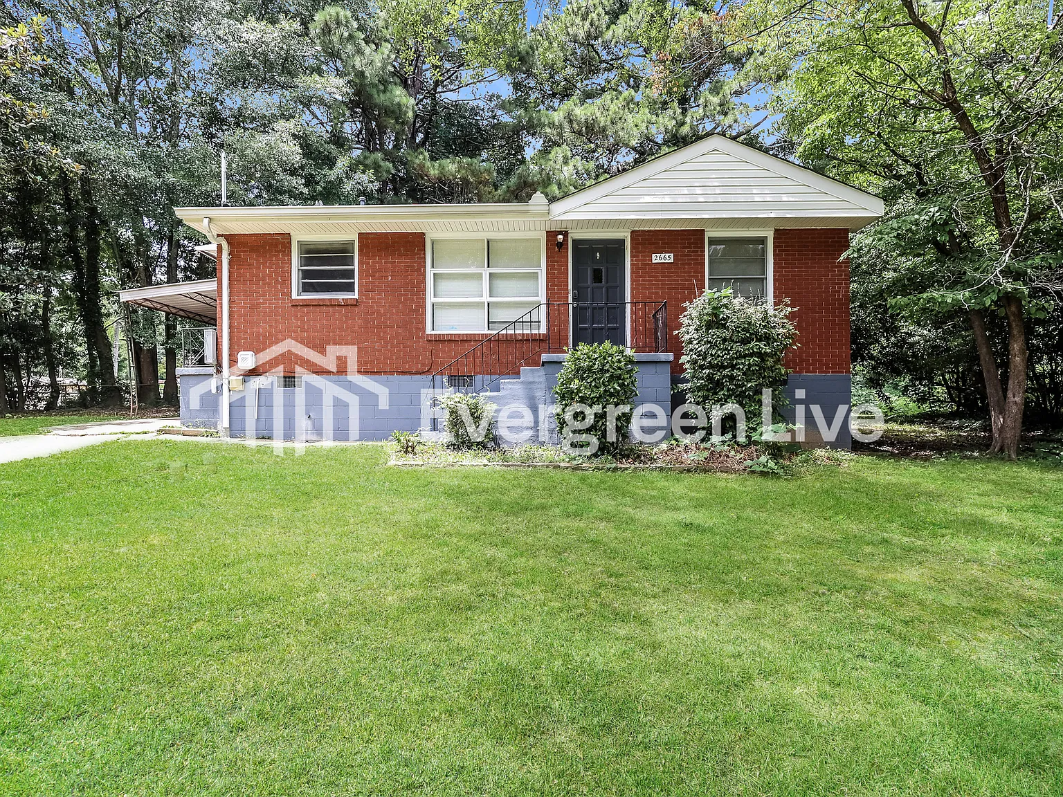 3 bed, 1.5 bath, 1054 sqft, $1,395 — Photo 1