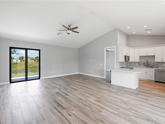 4th image of 925 NE 11th TER