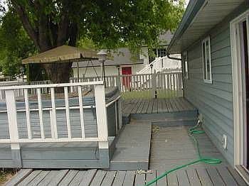 3rd image of 910 S Clover Dr