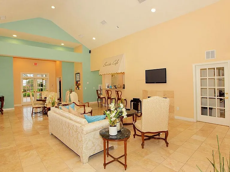 Reata Apartments — Photo 14