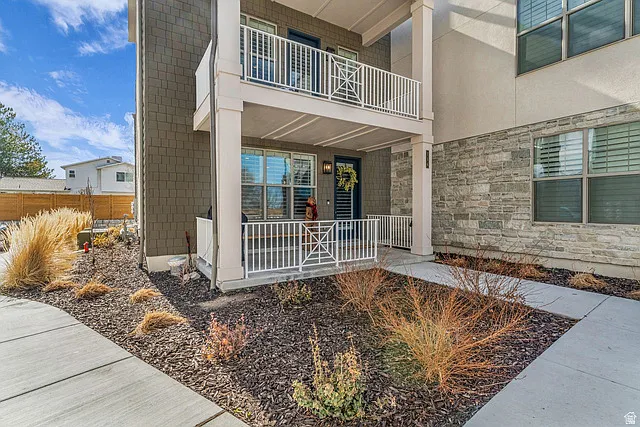 756 W Marconi Way S — Photo 2