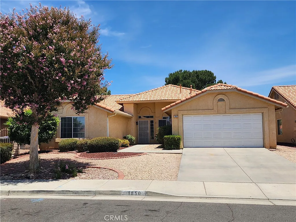 3 bed, 1887 sqft, $2,200 — Photo 2