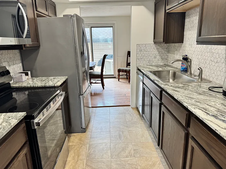 354 Charlesgate Cir — Photo 6