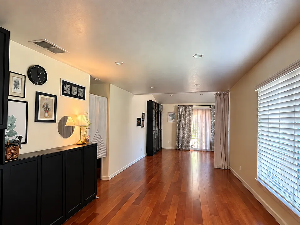 1093 Norfolk Dr