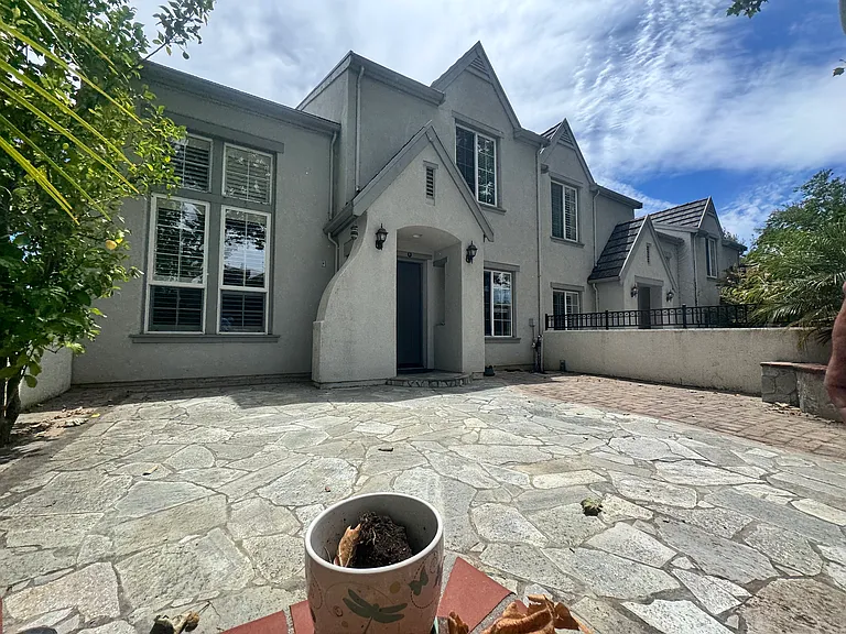 3210 Silverland Dr — Photo 3