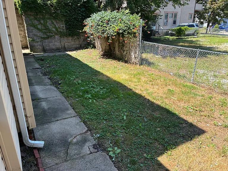 2212 Myrtle St — Photo 23